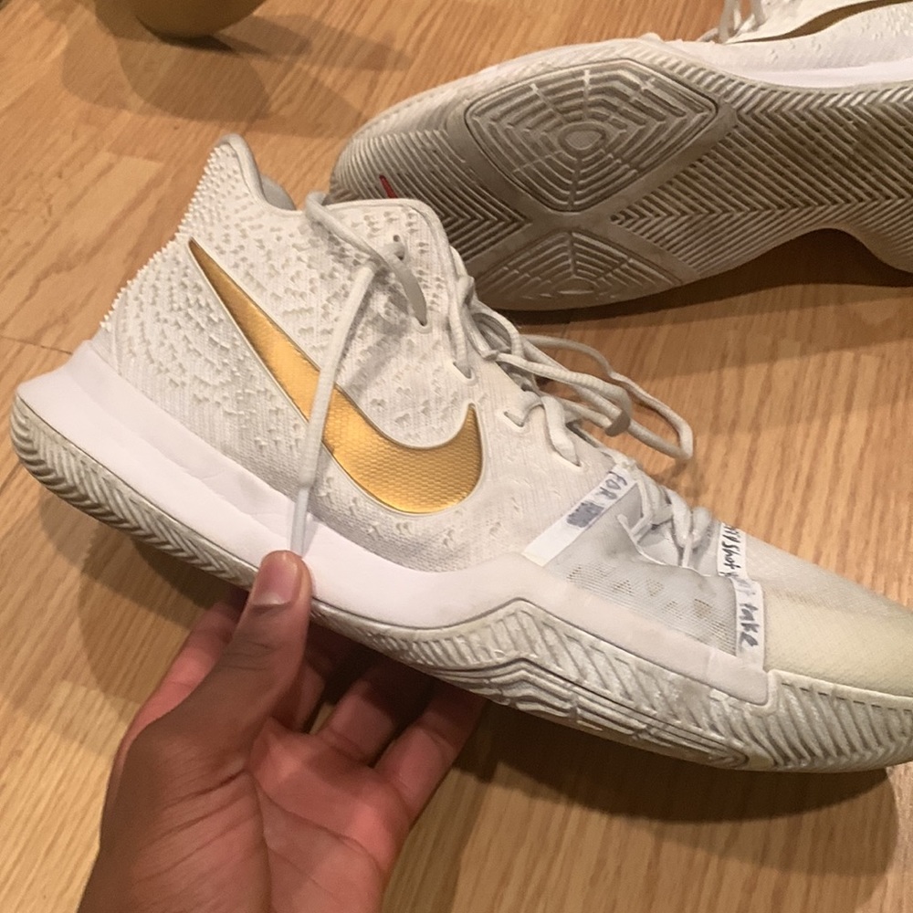 Kyrie 3 - Picture 2 of 5